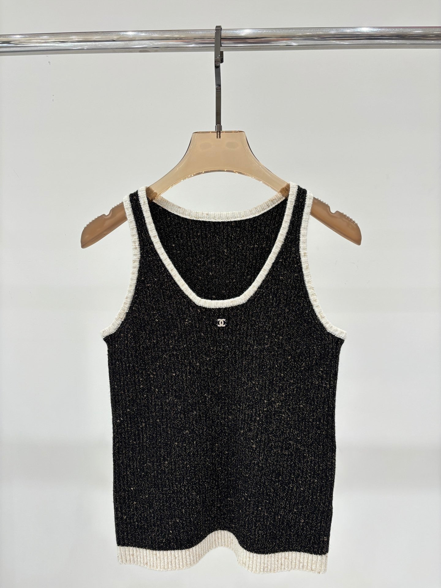 Débardeur en tricot tweed noir et blanc à motifs métallisés 