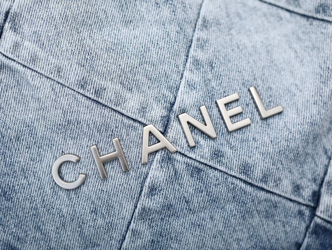 Handtasche Washed Denim &amp; silberfarbenes Metall Light