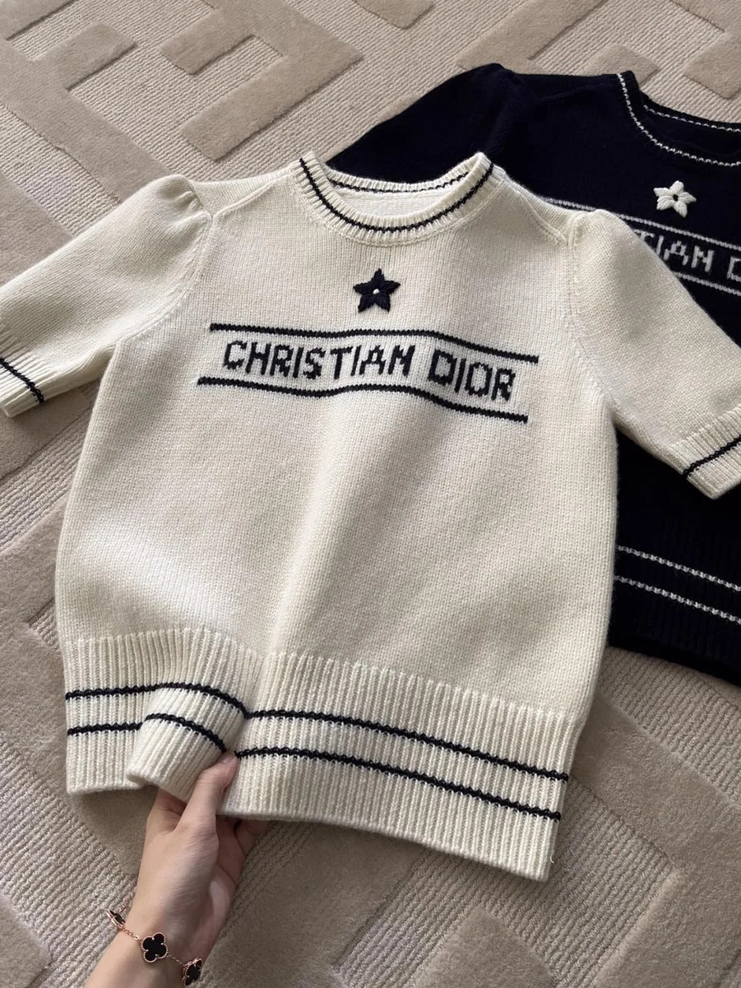 Chemise à manches longues brodée en tricot de laine