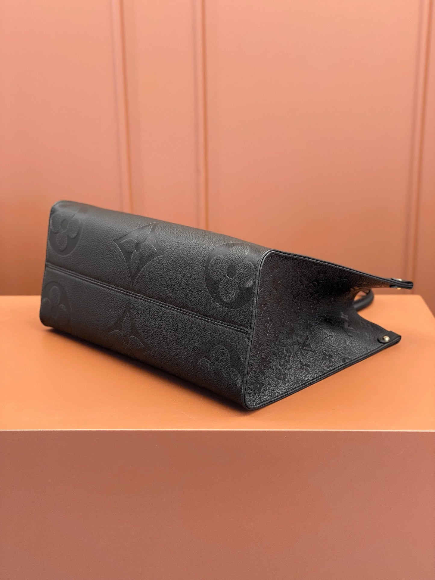 OnTheGo MM Monogram Empreinte Leder