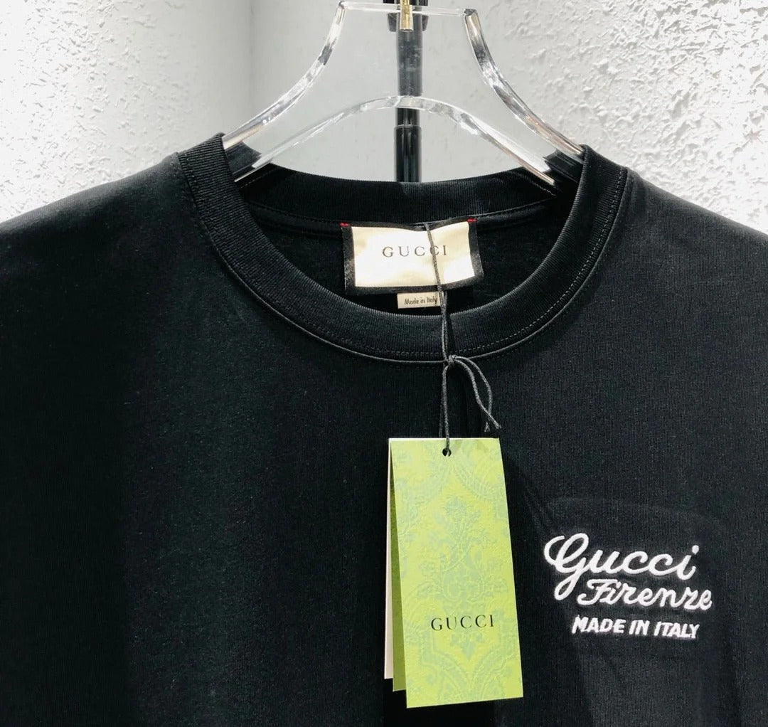 Manches courtes brodées devant et derrière