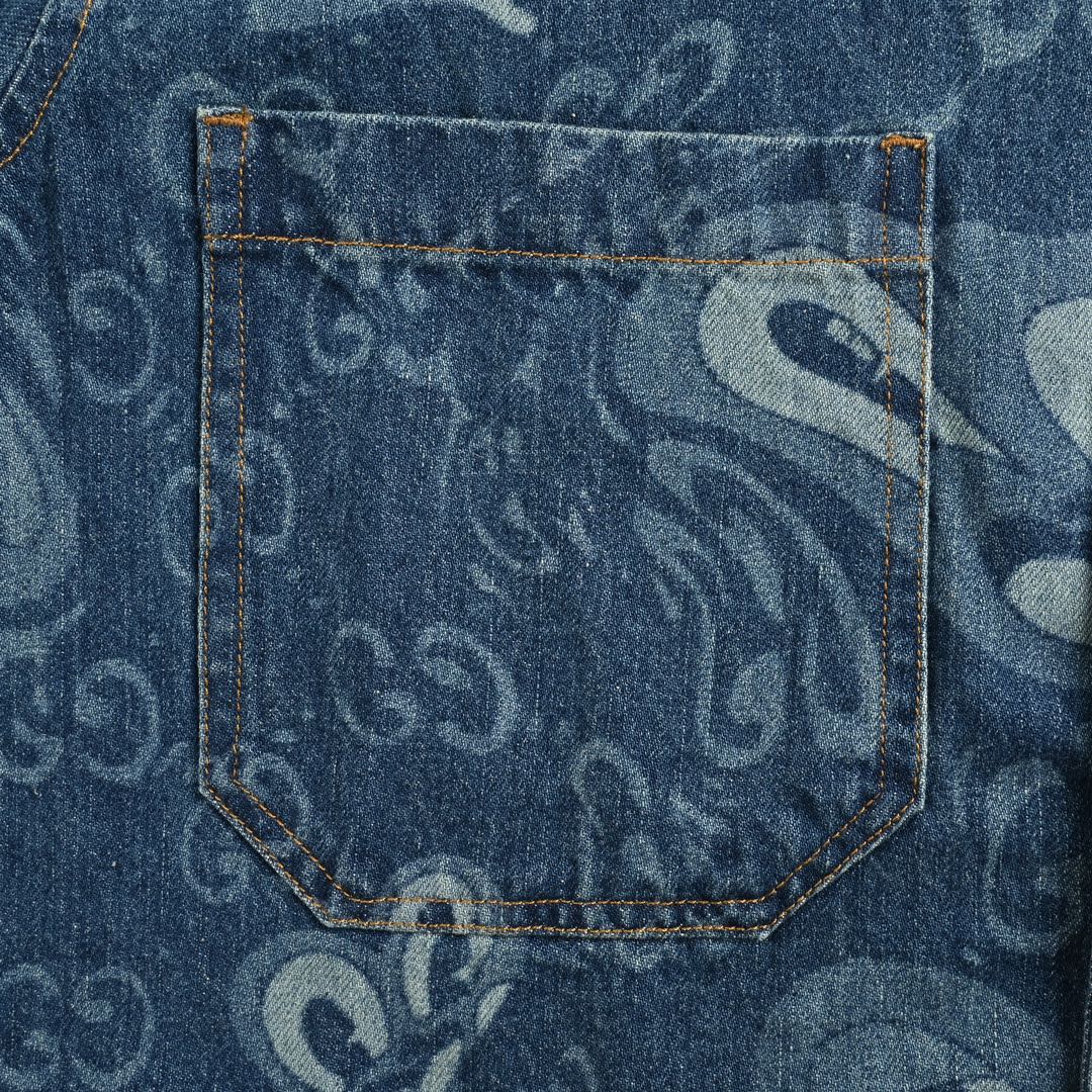 flüssiger herzförmiger Jeansanzug 