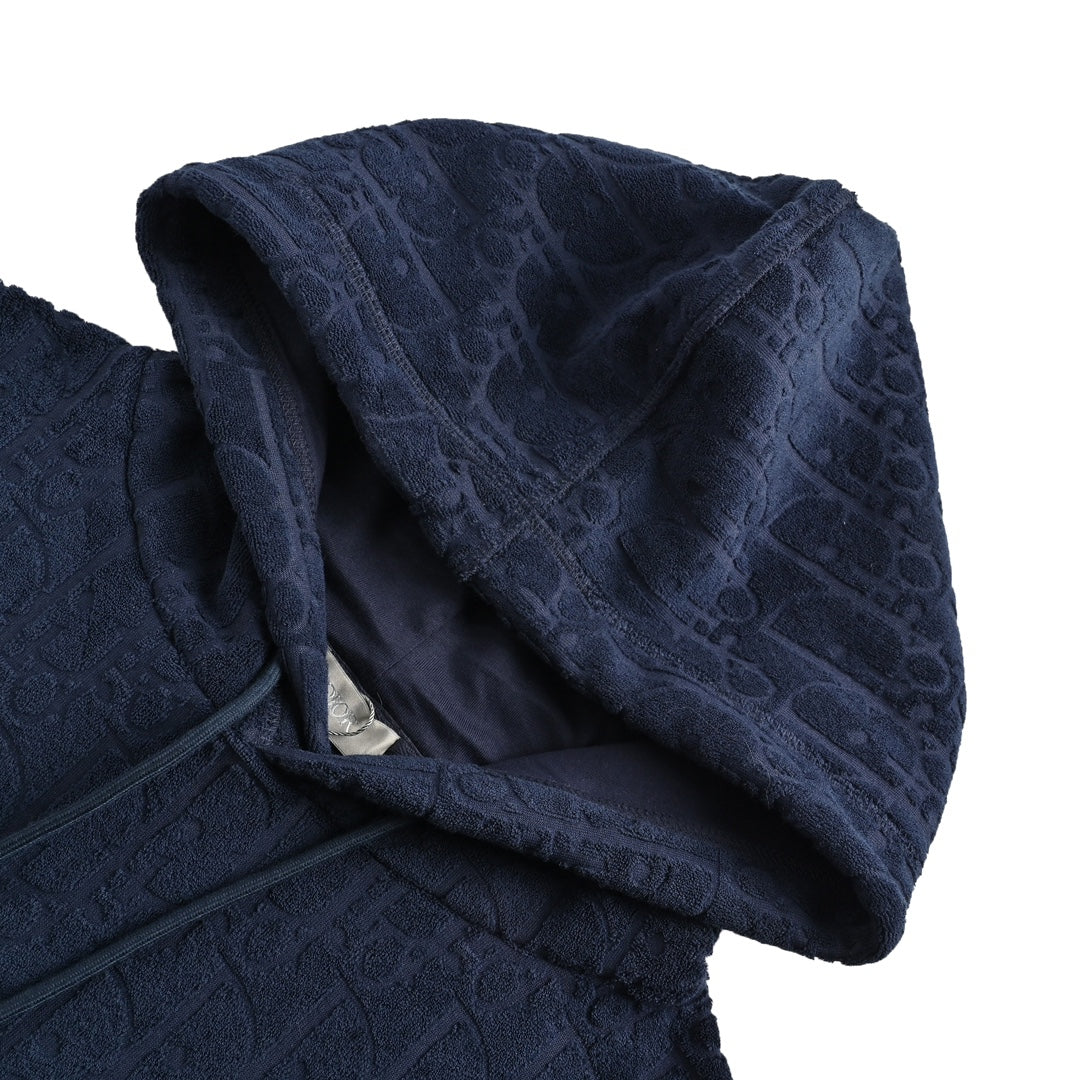 Sweat-shirt à capuche classique à imprimé intégral et motif foncé brodé en tissu éponge