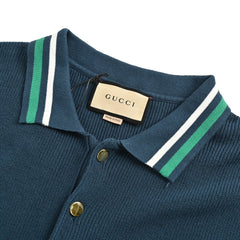 Polo tricoté à manches courtes avec poche brodée 