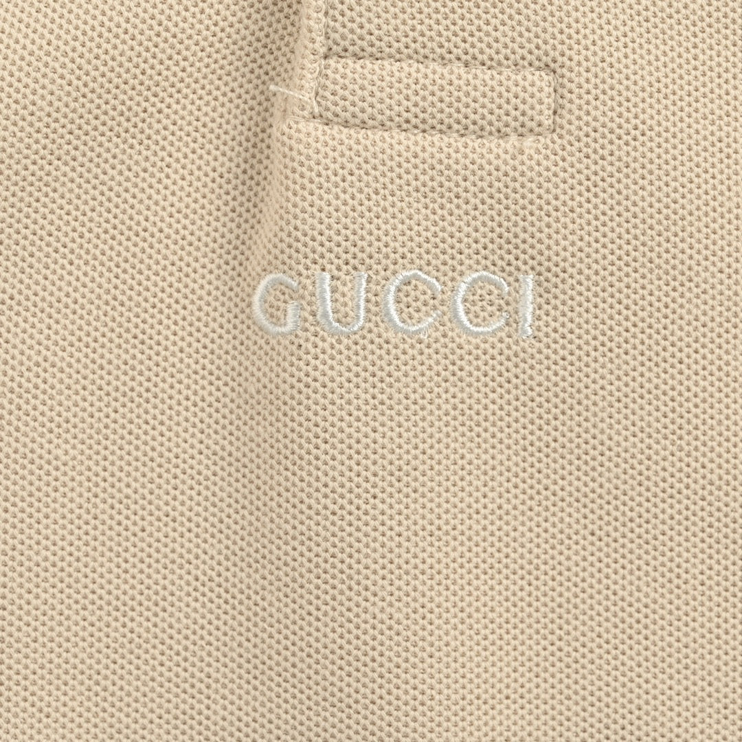 Einfaches Polo mit Schriftzug, kurzärmlig 