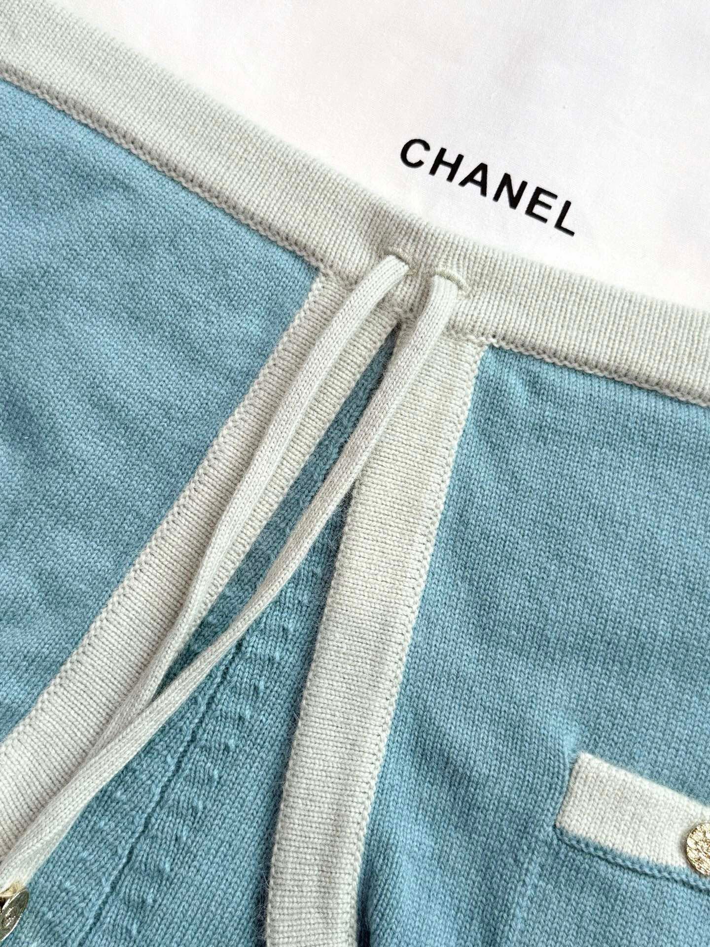 Dual-Textile Bottoms: Printed Denim Shorts + Knit Mini Skirt