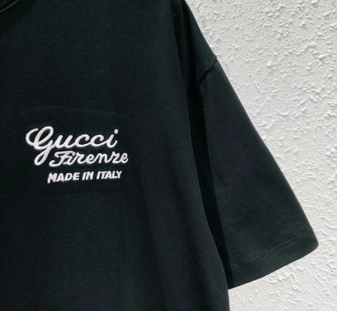 Manches courtes brodées devant et derrière