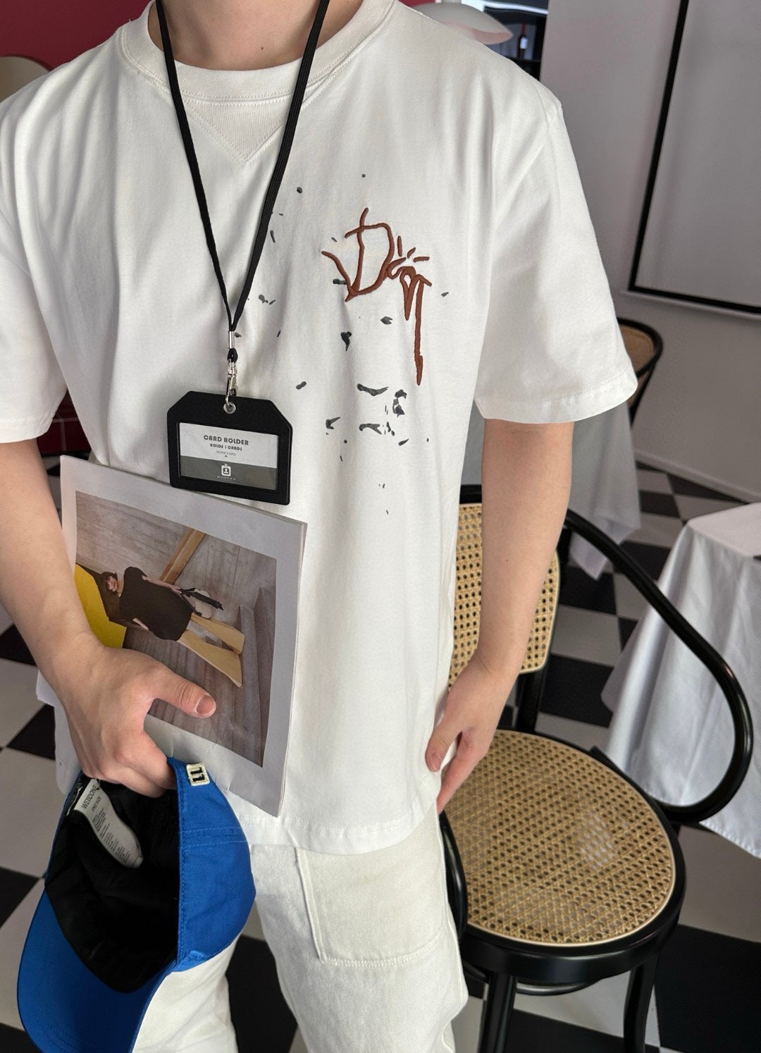 Manches courtes avec logo co-marqué brodé à l'encre éclaboussée 