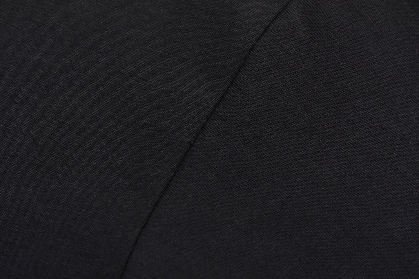 T-Shirt mit Loe-Stickerei