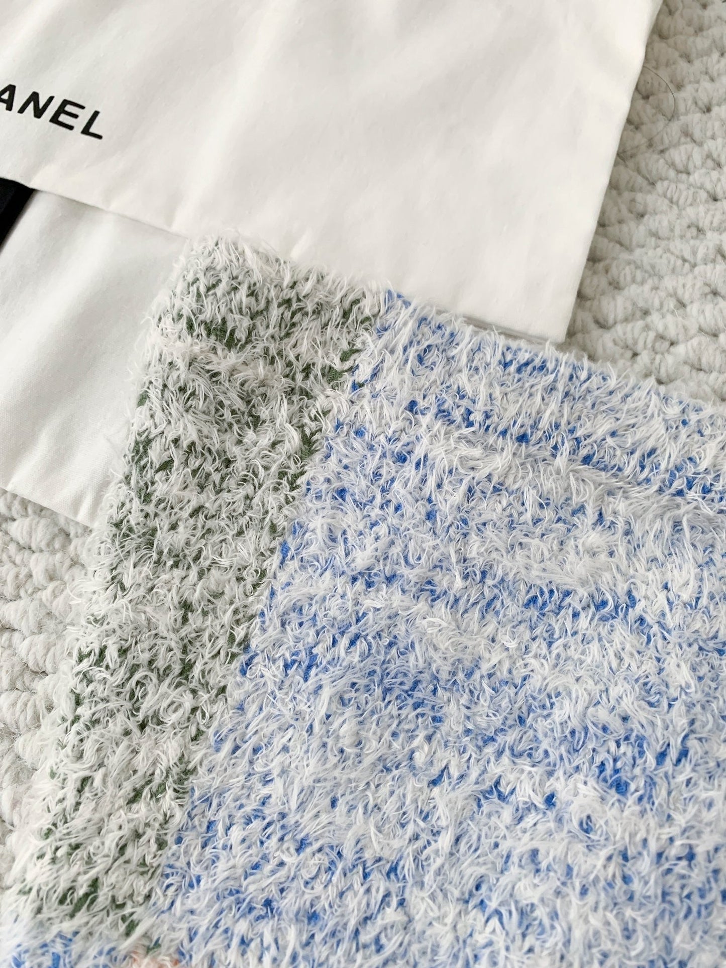 Haut bandeau en tricot à blocs de couleurs avec accents dorés 