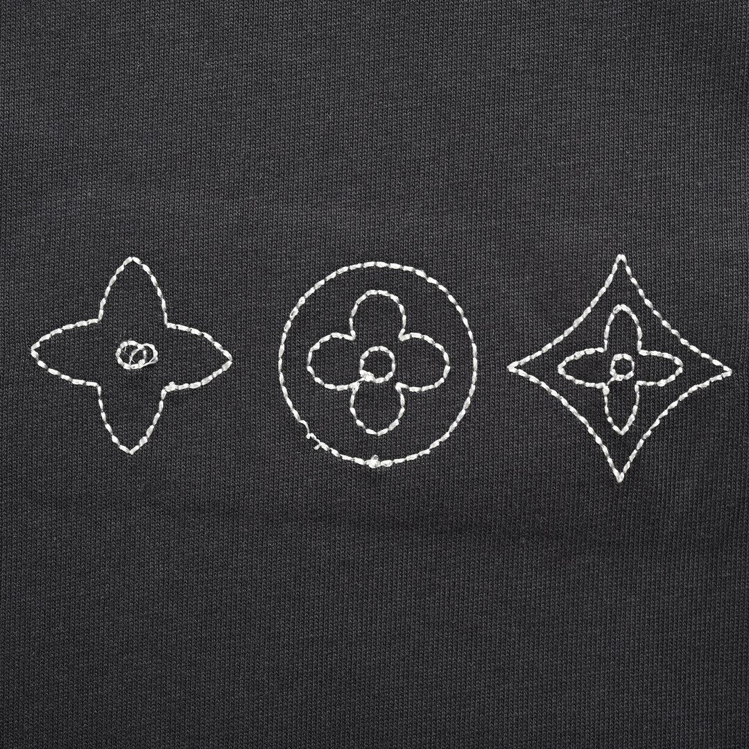 Kurze Ärmel mit dickem, gesticktem Logo 