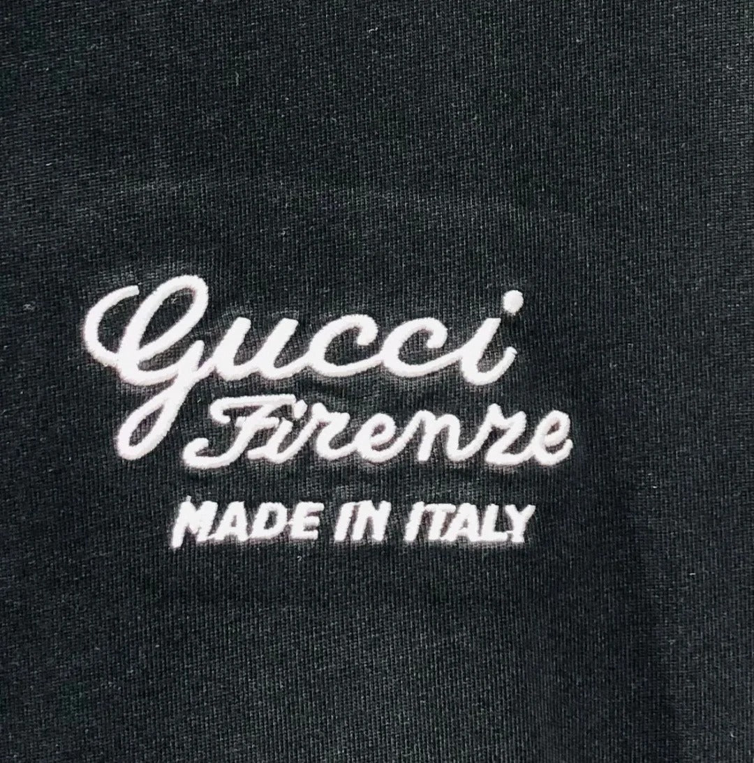 Manches courtes brodées devant et derrière