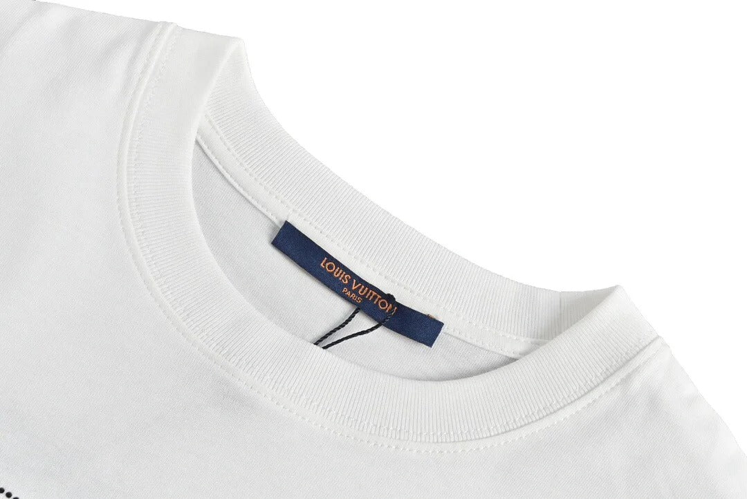 Neues T-Shirt mit Logo-Buchstabendruck 