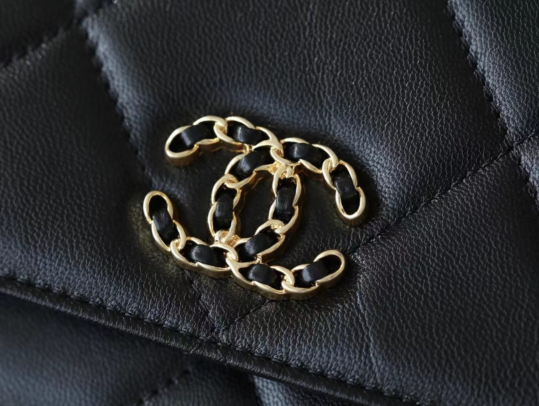 WOC Geldbörse auf Kettentasche