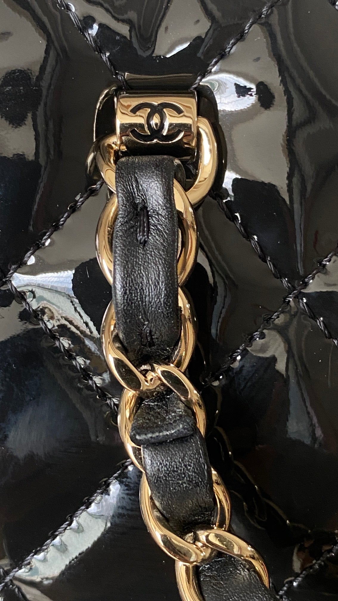 Kleine Handtasche aus Kalbslackleder