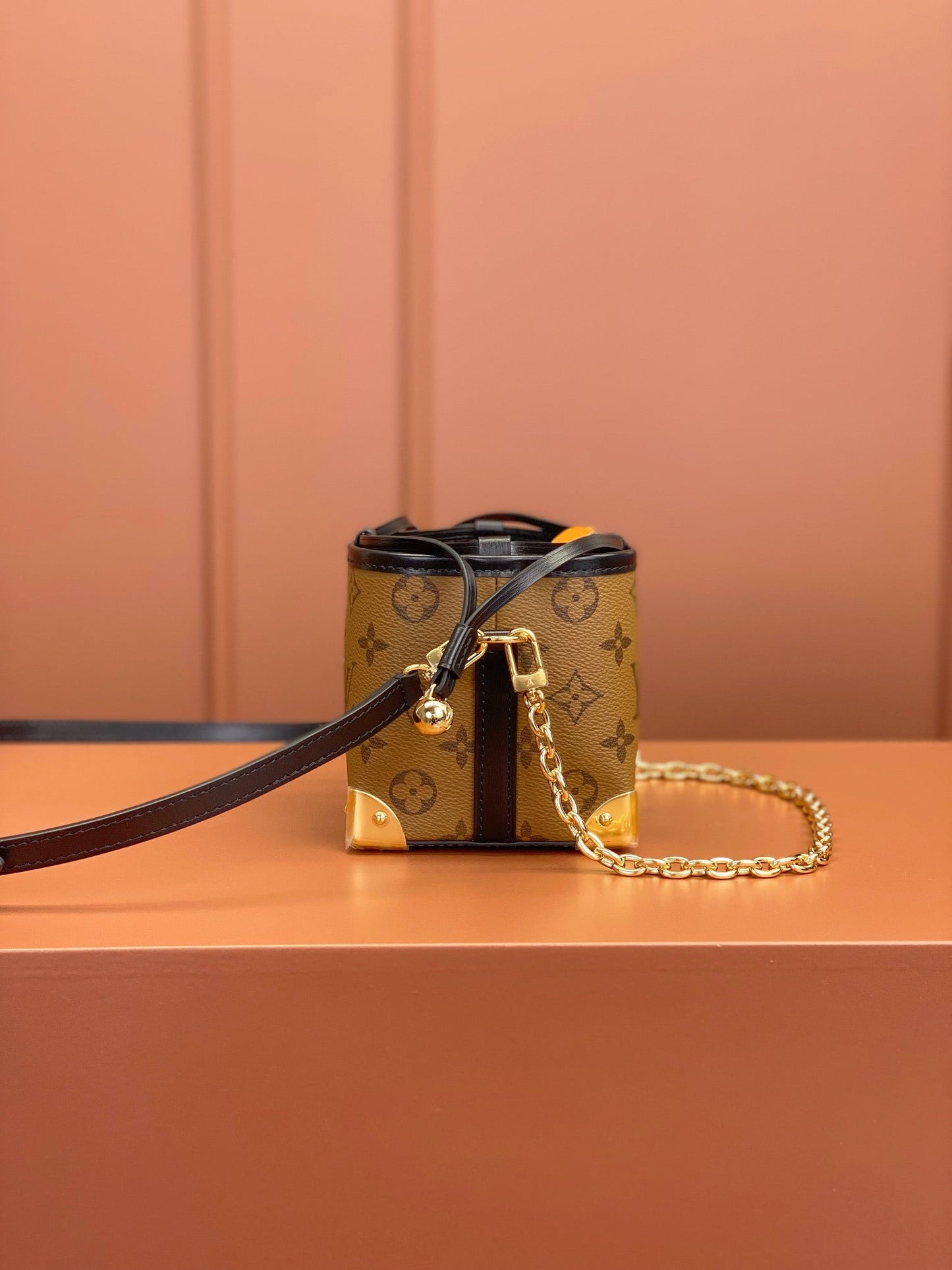 Noé Geldbörse LV Charms Monogramm Rückseite