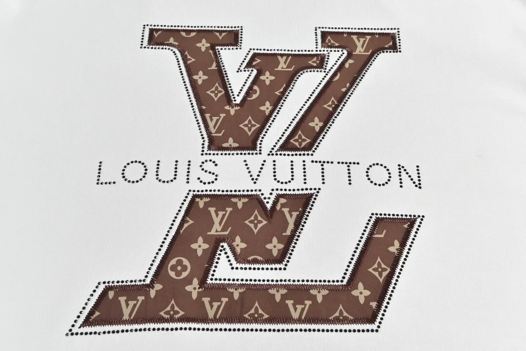 Neues T-Shirt mit Logo-Buchstabendruck 