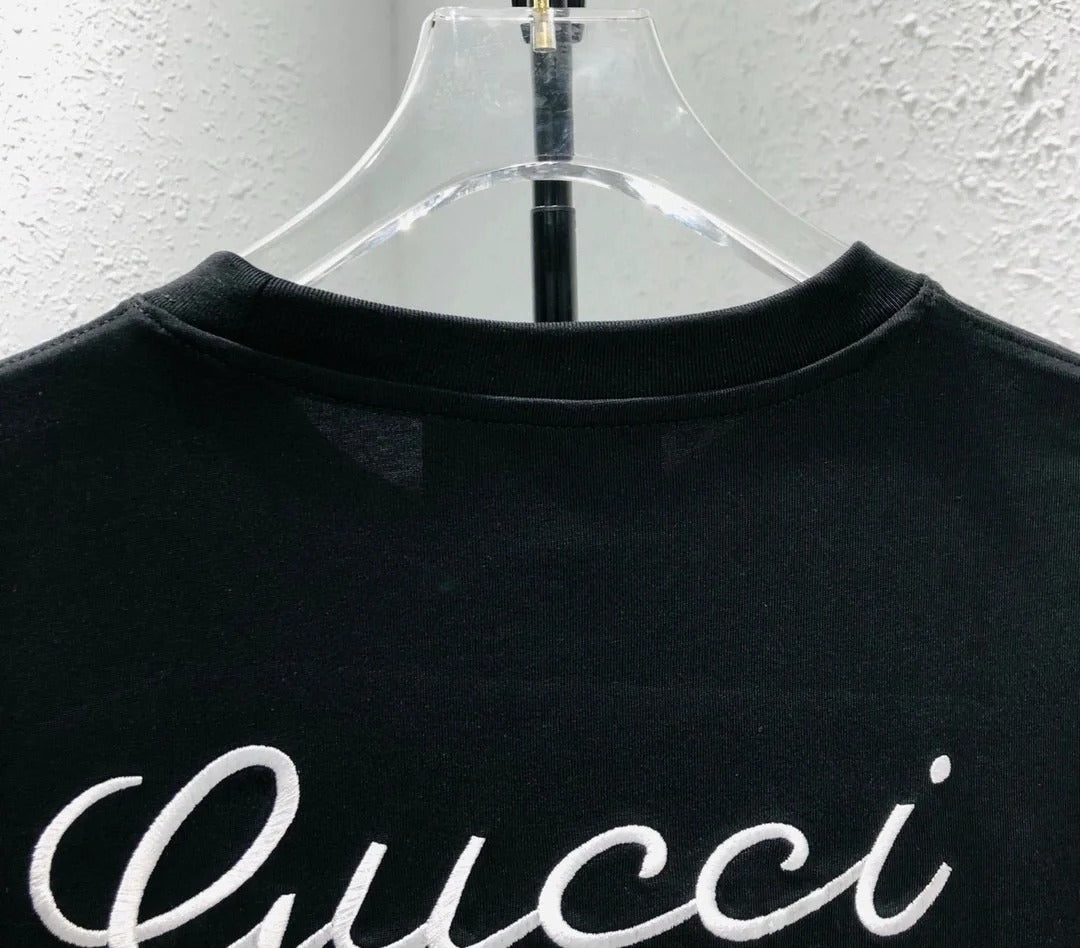 Manches courtes brodées devant et derrière