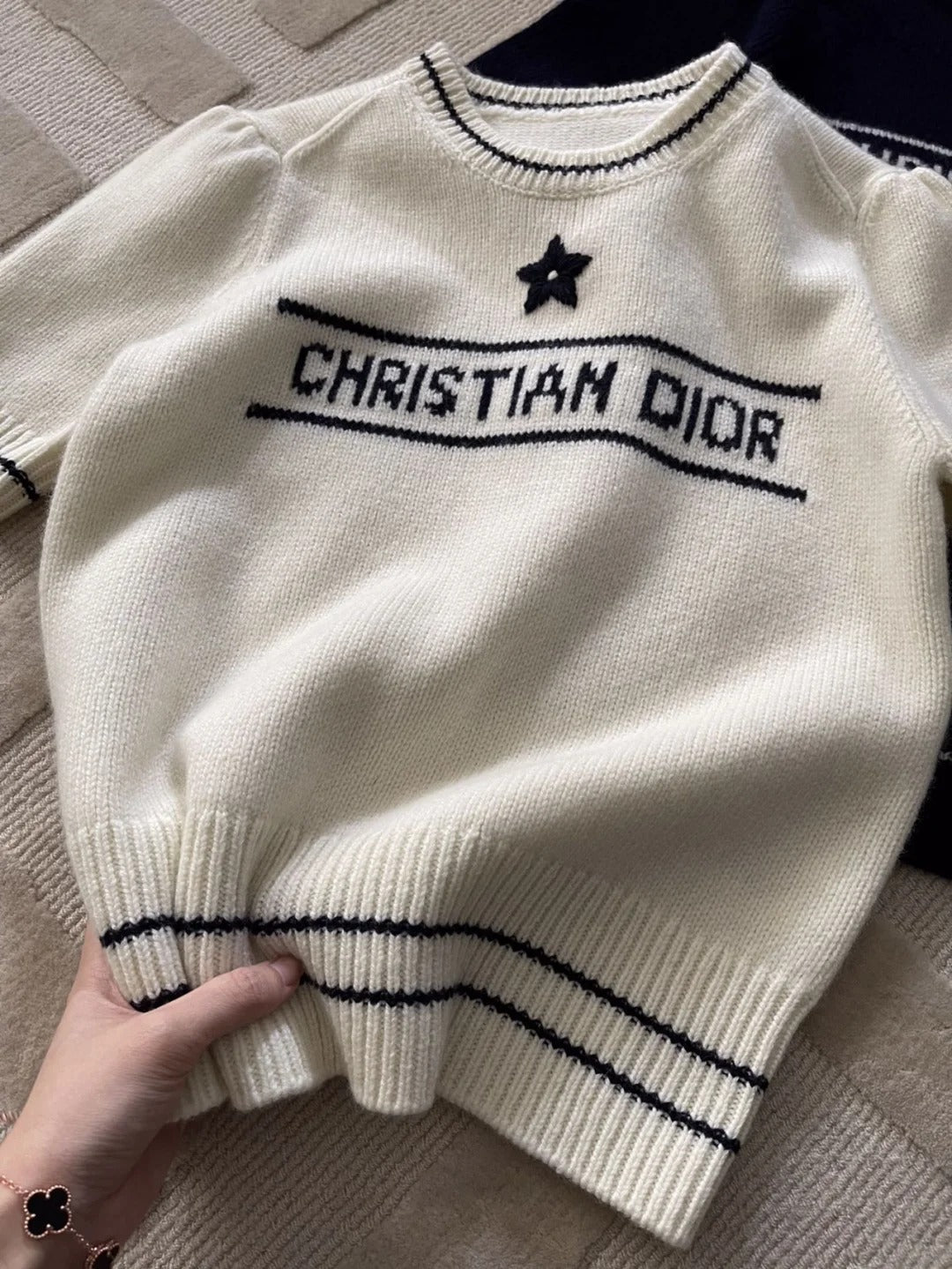 Chemise à manches longues brodée en tricot de laine