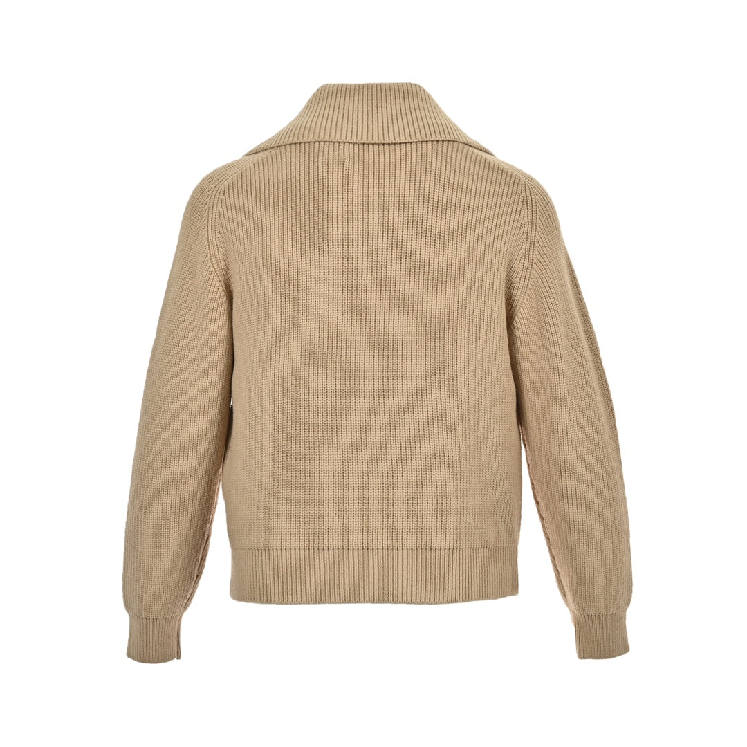 Einreihiger Damenpullover mit goldenem Knopfrevers