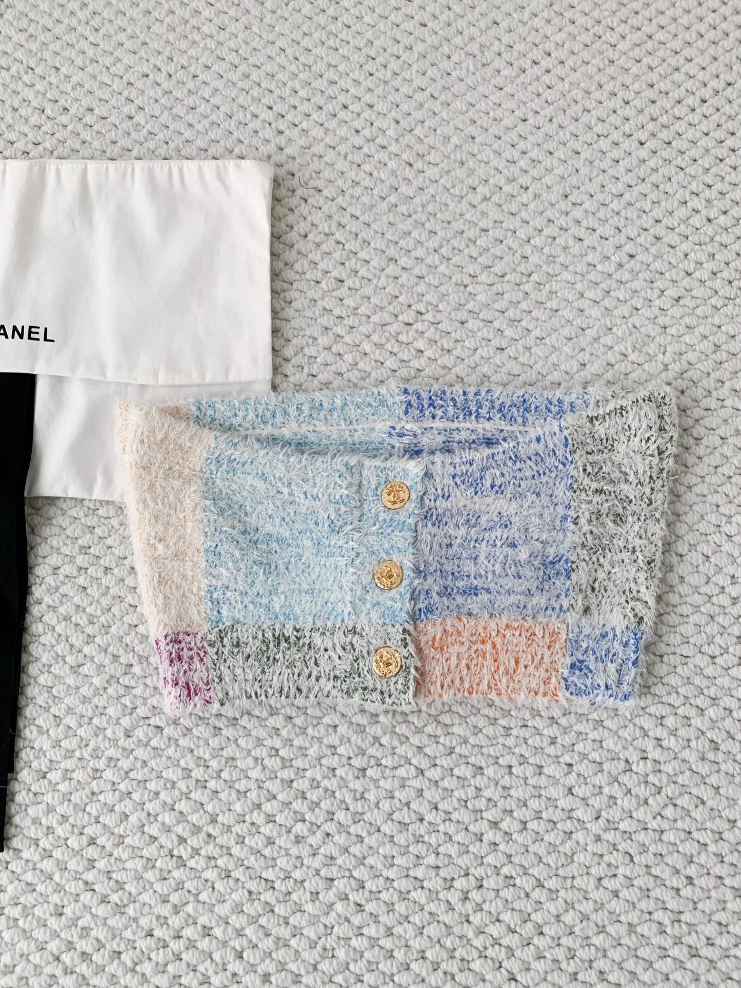 Haut bandeau en tricot à blocs de couleurs avec accents dorés 