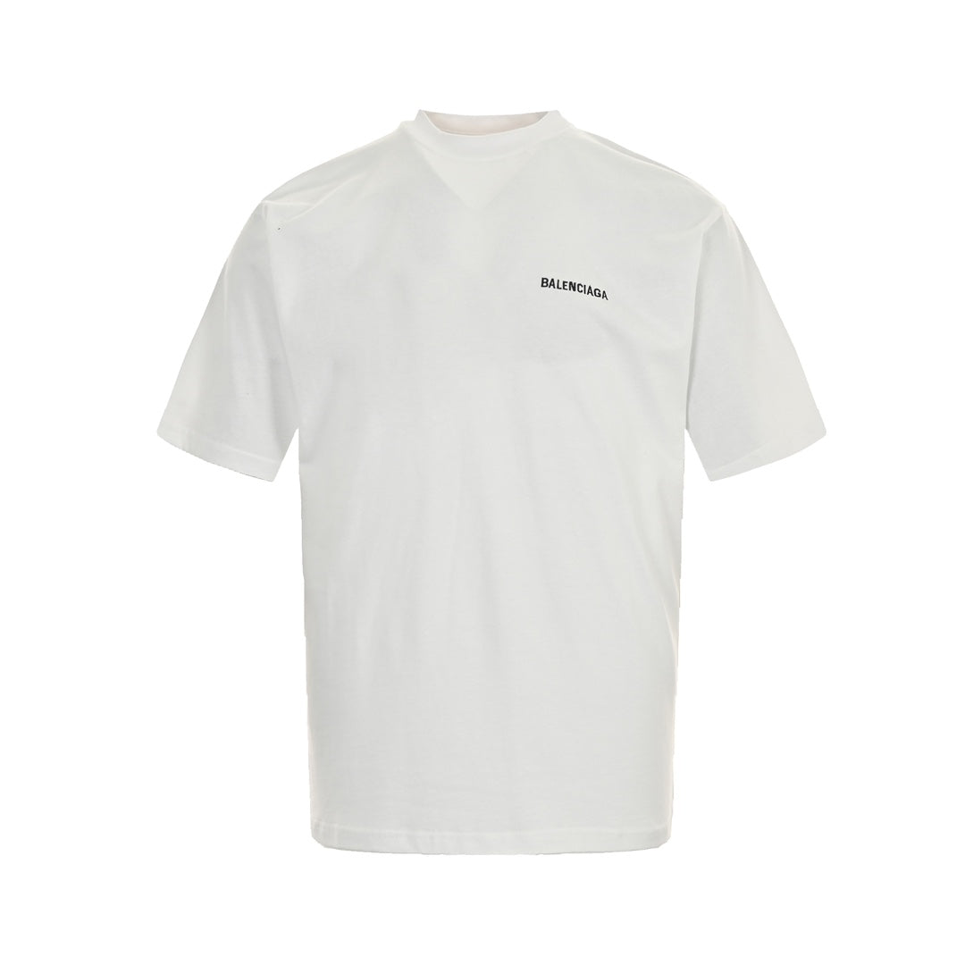 Kurze Ärmel mit gestickten Buchstaben auf Vorder- und Rückseite 