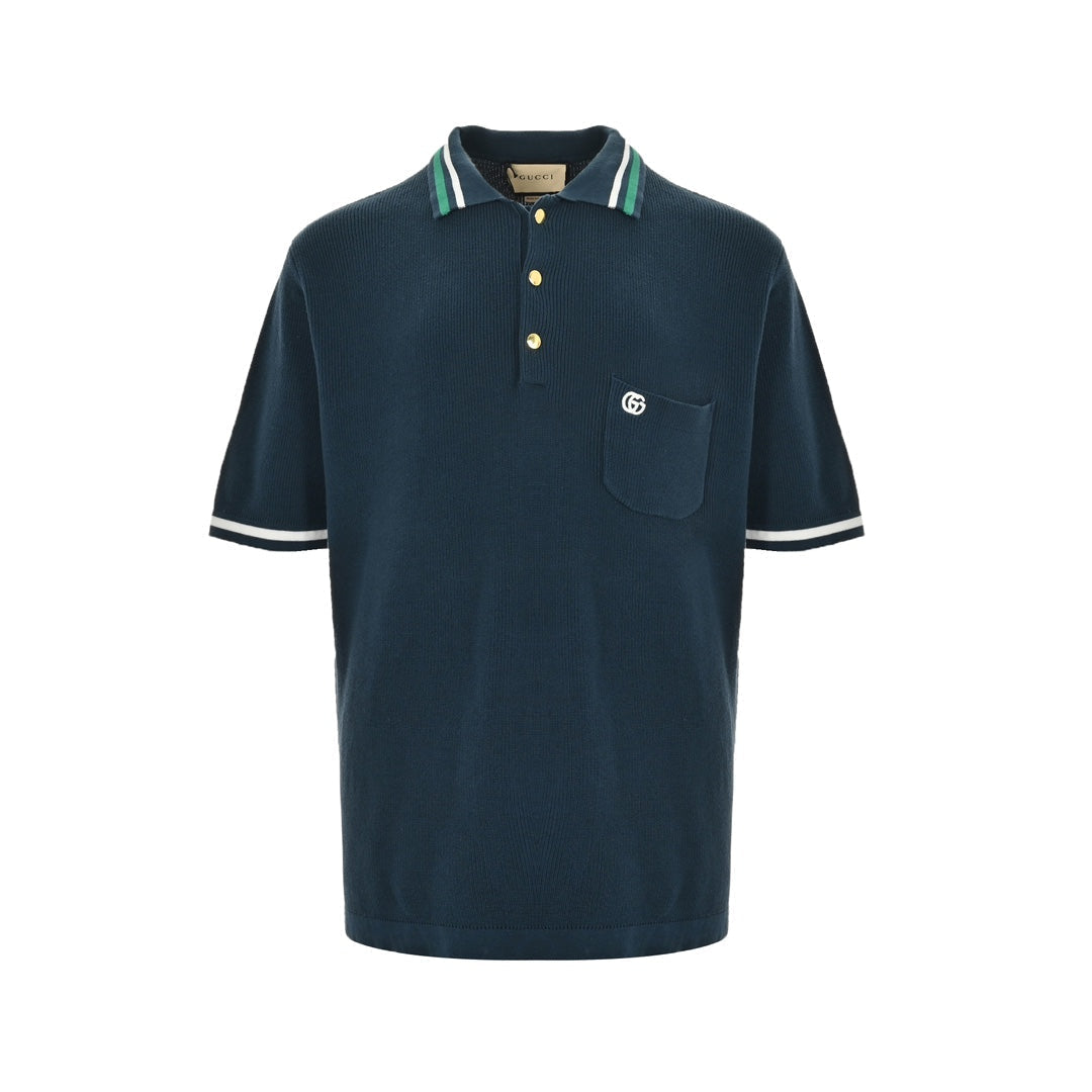 Polo tricoté à manches courtes avec poche brodée 
