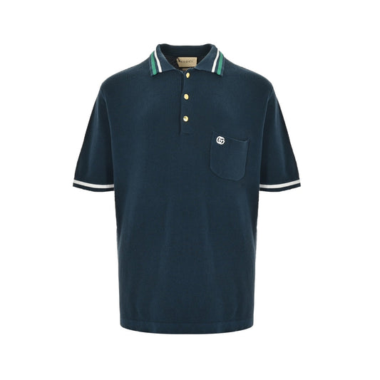Polo tricoté à manches courtes avec poche brodée 