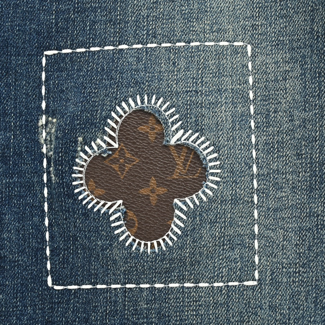 Jeans mit Stickpatches 