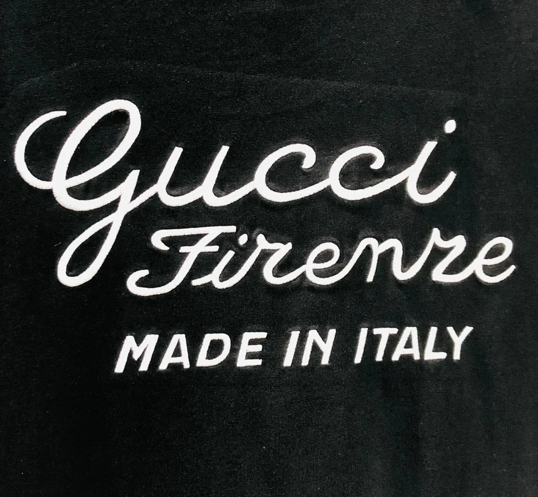 Manches courtes brodées devant et derrière