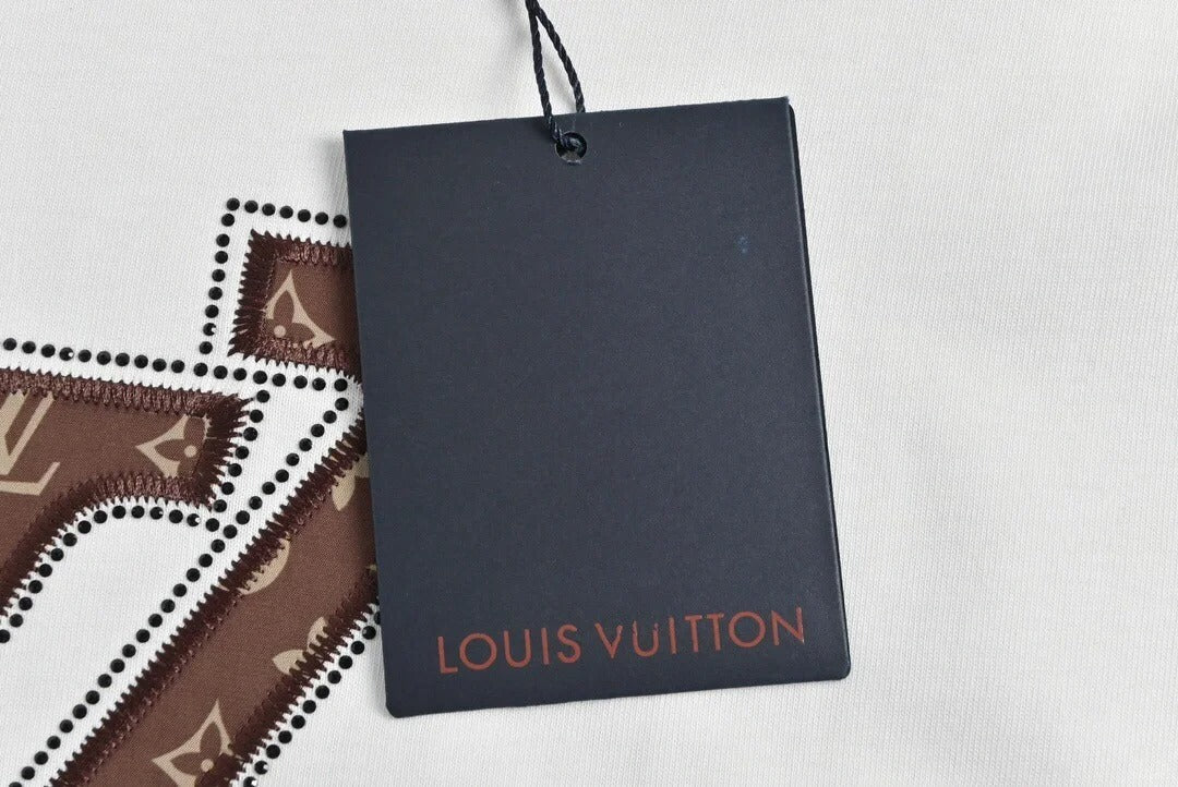 Neues T-Shirt mit Logo-Buchstabendruck 