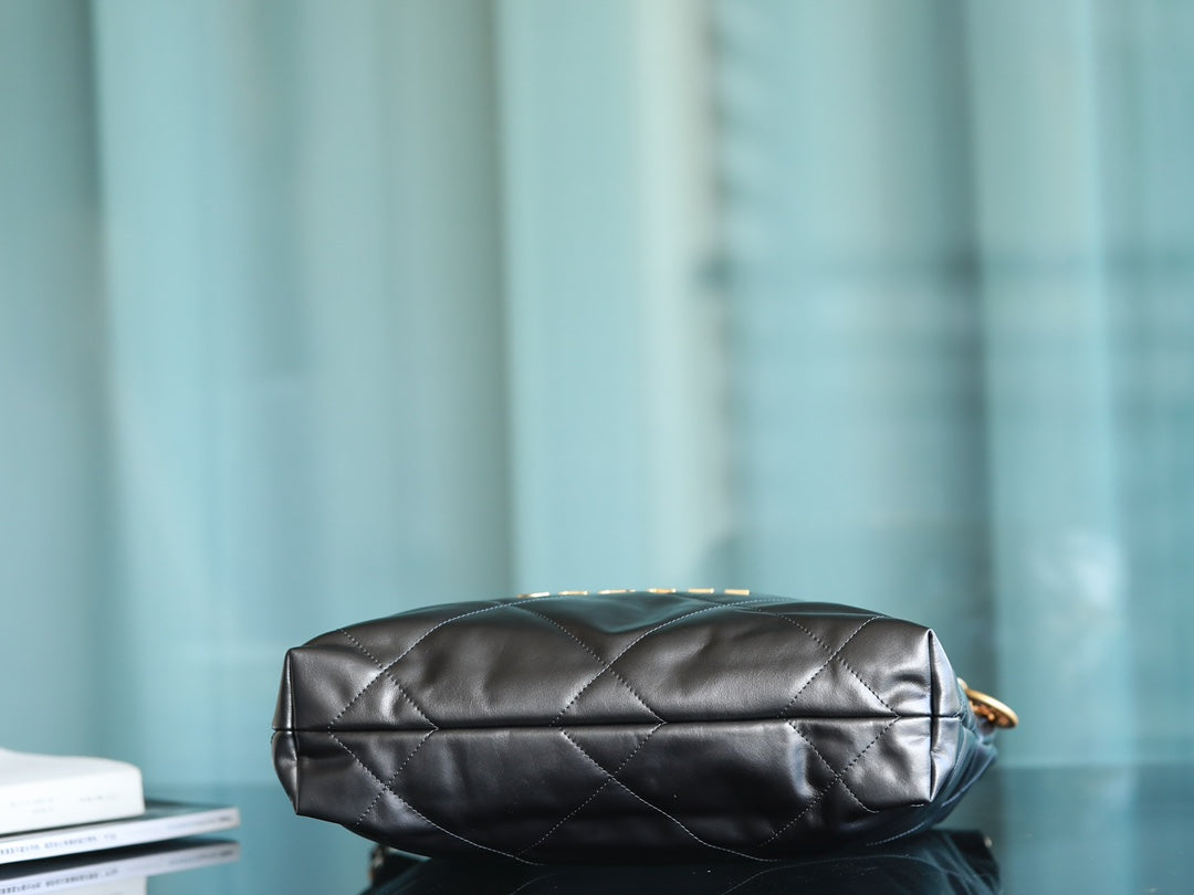 Handtasche Glänzendes Kalbsleder &amp; goldfarbenes Metall metallgrau