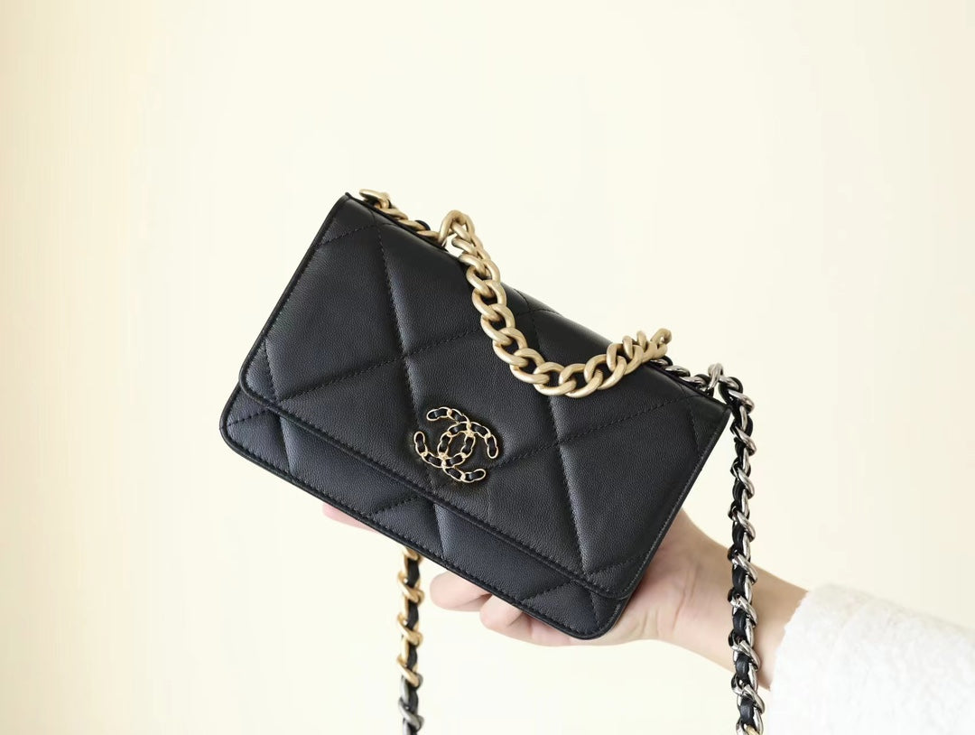 WOC Geldbörse auf Kettentasche