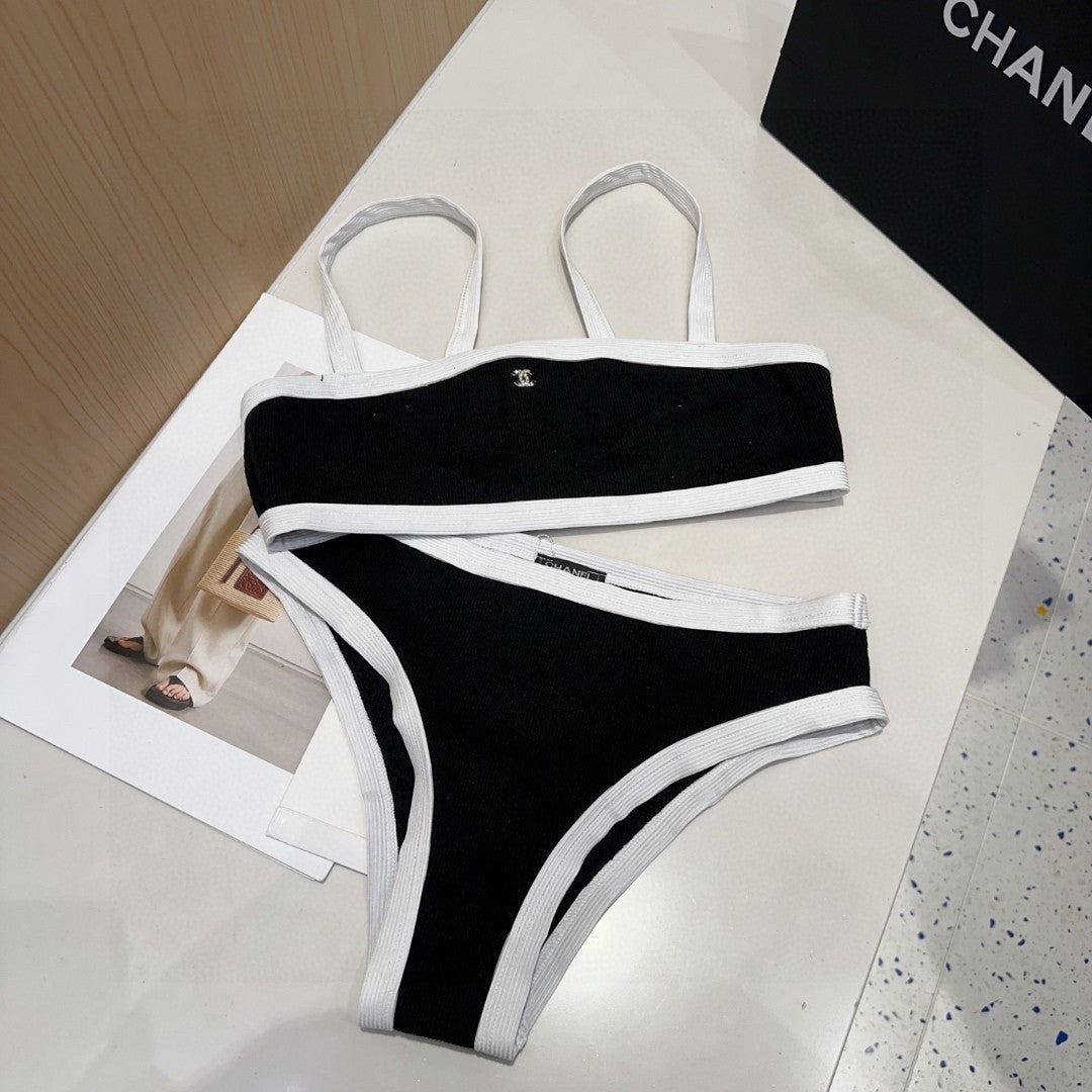 Bikini côtelé noir et blanc avec accessoires convertibles 