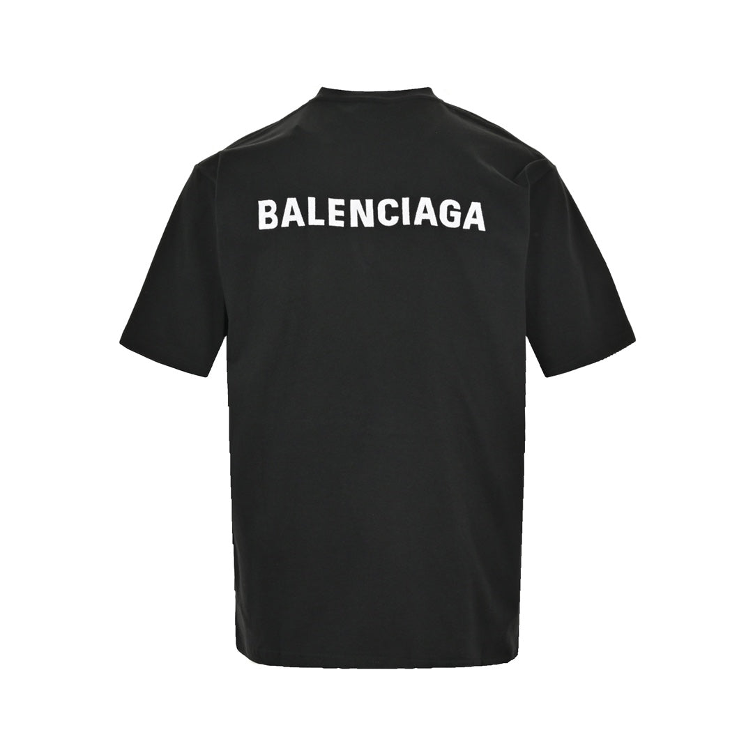 Kurze Ärmel mit gestickten Buchstaben auf Vorder- und Rückseite 