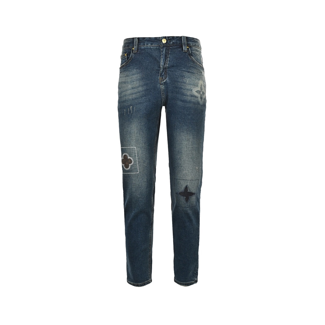 Jeans mit Stickpatches 