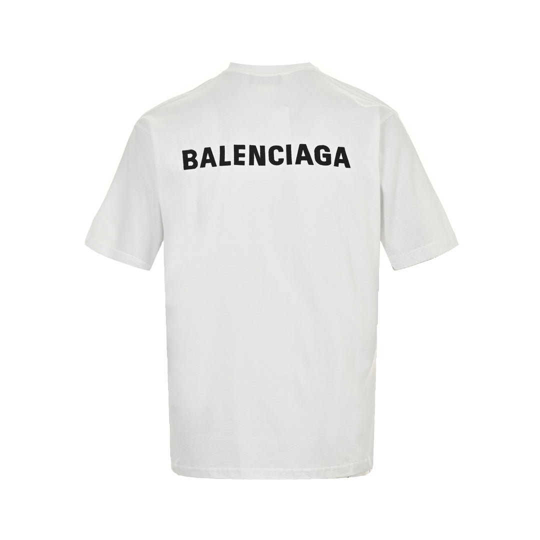 Kurze Ärmel mit gestickten Buchstaben auf Vorder- und Rückseite 