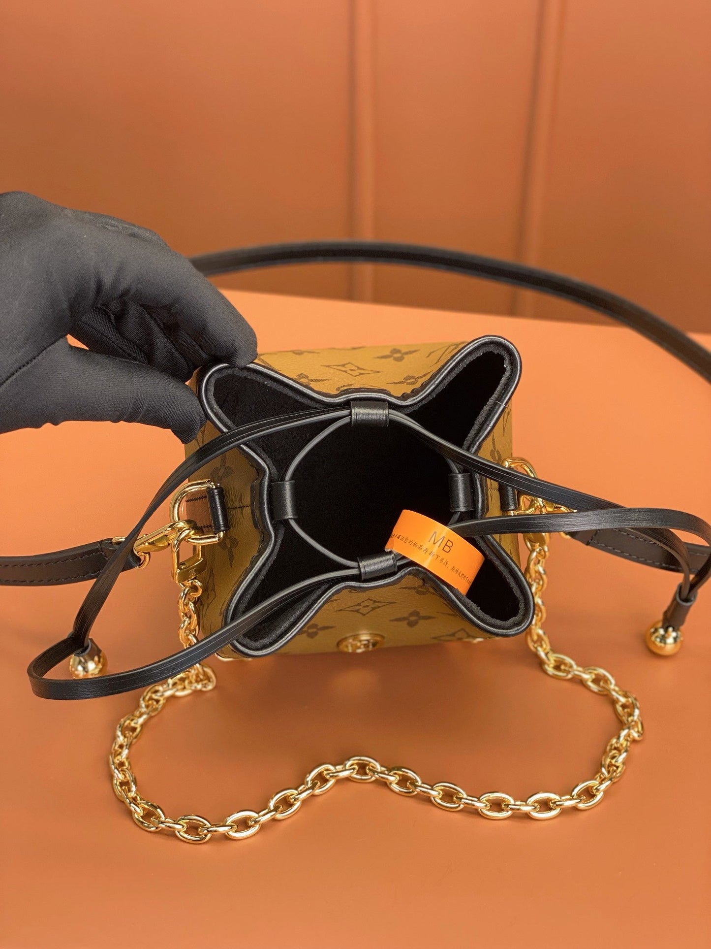 Noé Geldbörse LV Charms Monogramm Rückseite