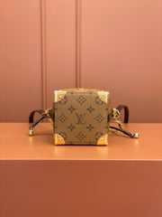 Noé Purse V Charms Monogram Reverse