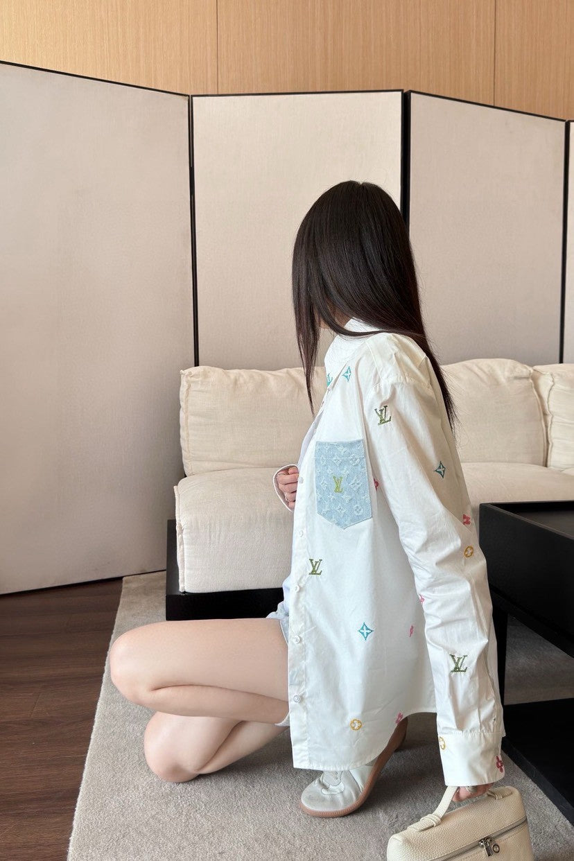 Chemises brodées bicolores avec poche en denim 
