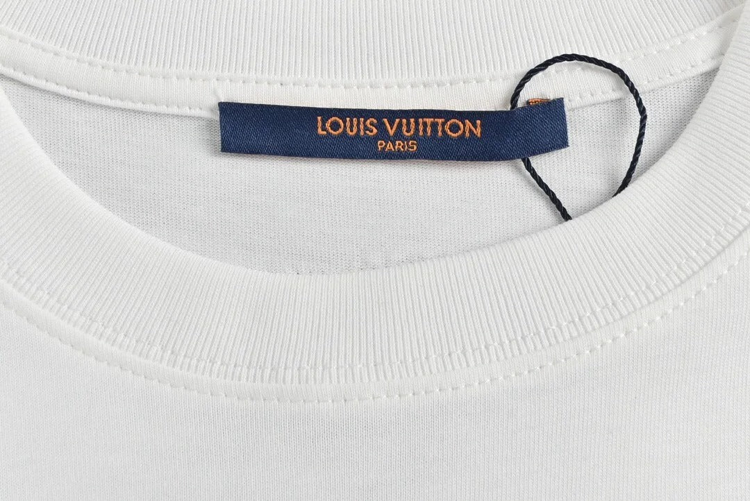 Neues T-Shirt mit Logo-Buchstabendruck 