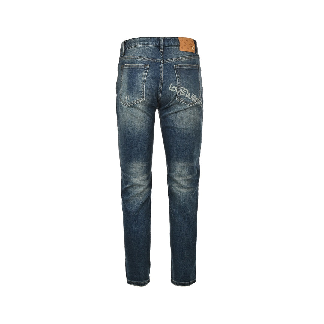 Jeans mit Stickpatches 