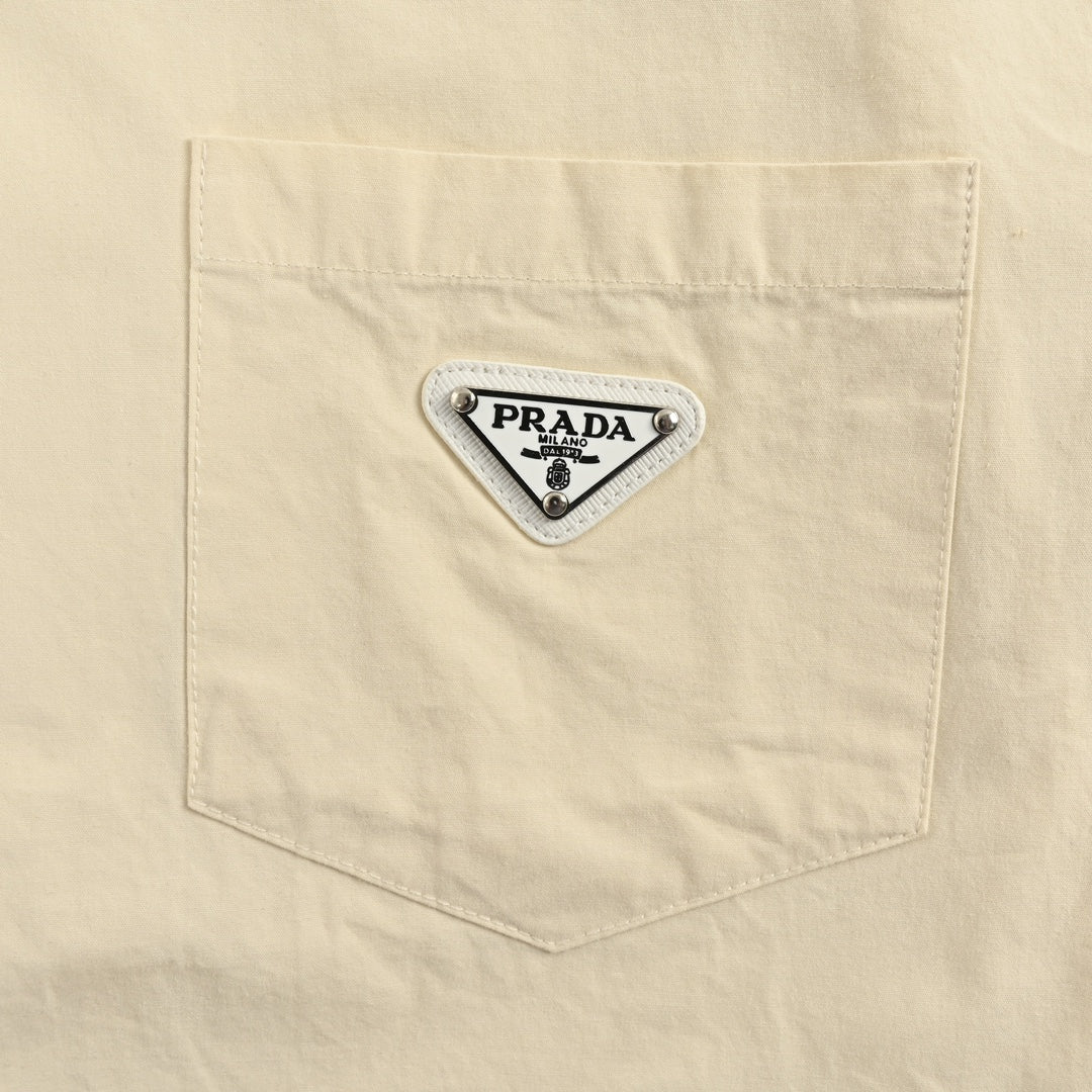 Kurzarmhemdanzug mit dreieckiger Tasche