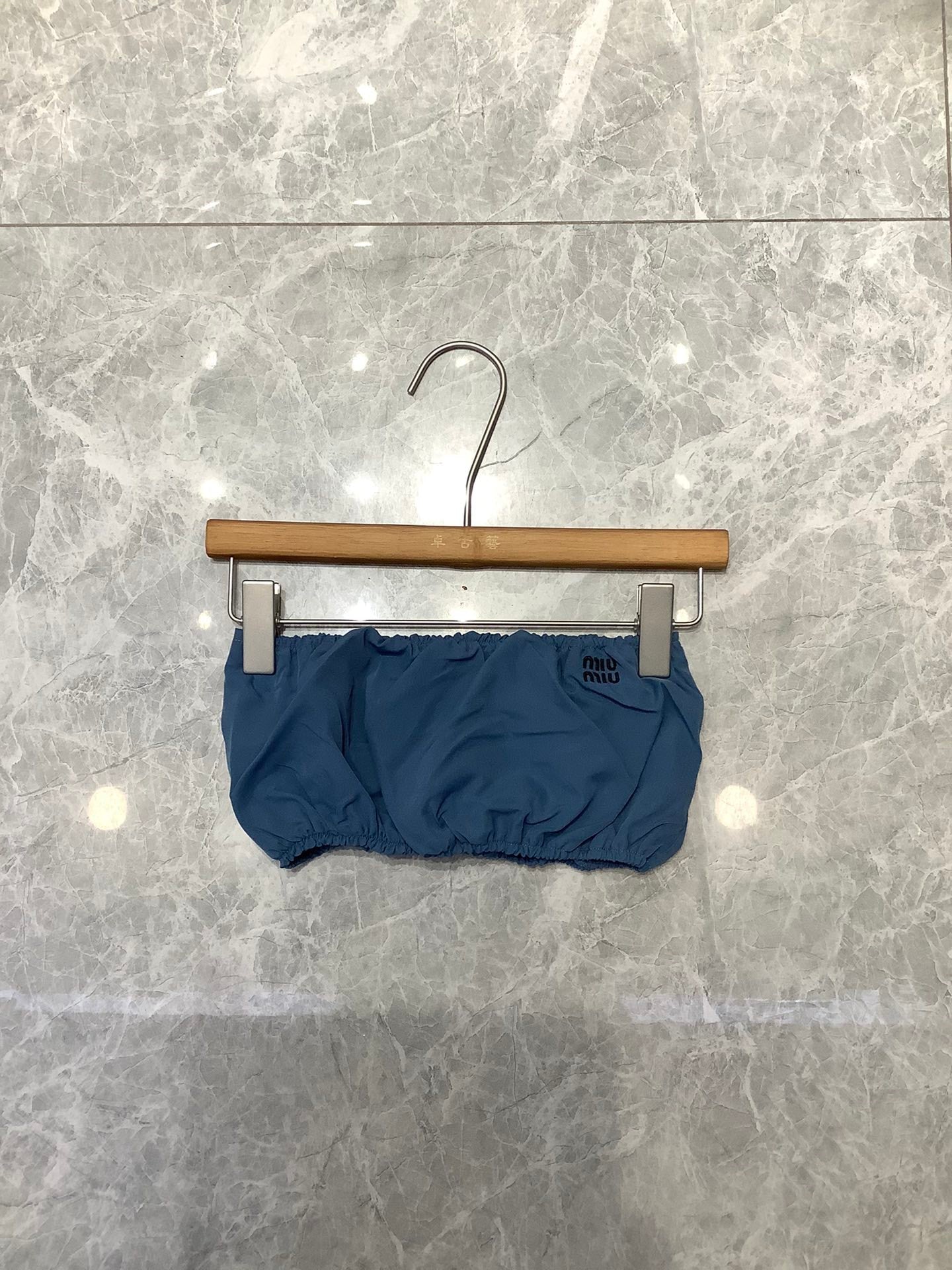 Gerafftes Bandeau-Top in lebendigen Farbtönen 