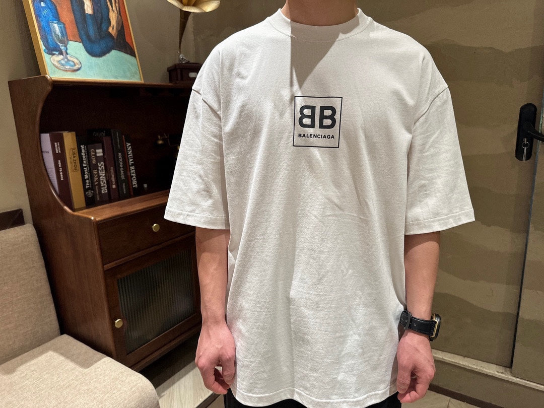 Kurze Ärmel mit quadratischem Doppel-B-Schloss-Print 