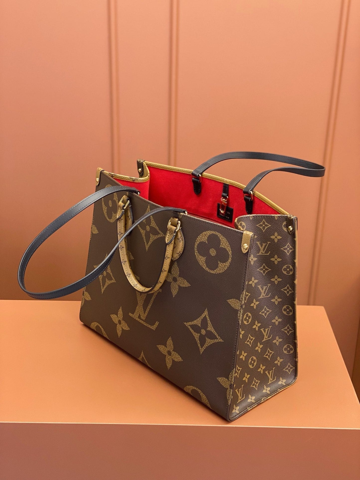 Onthego GM Monogramm Riesenleinwand