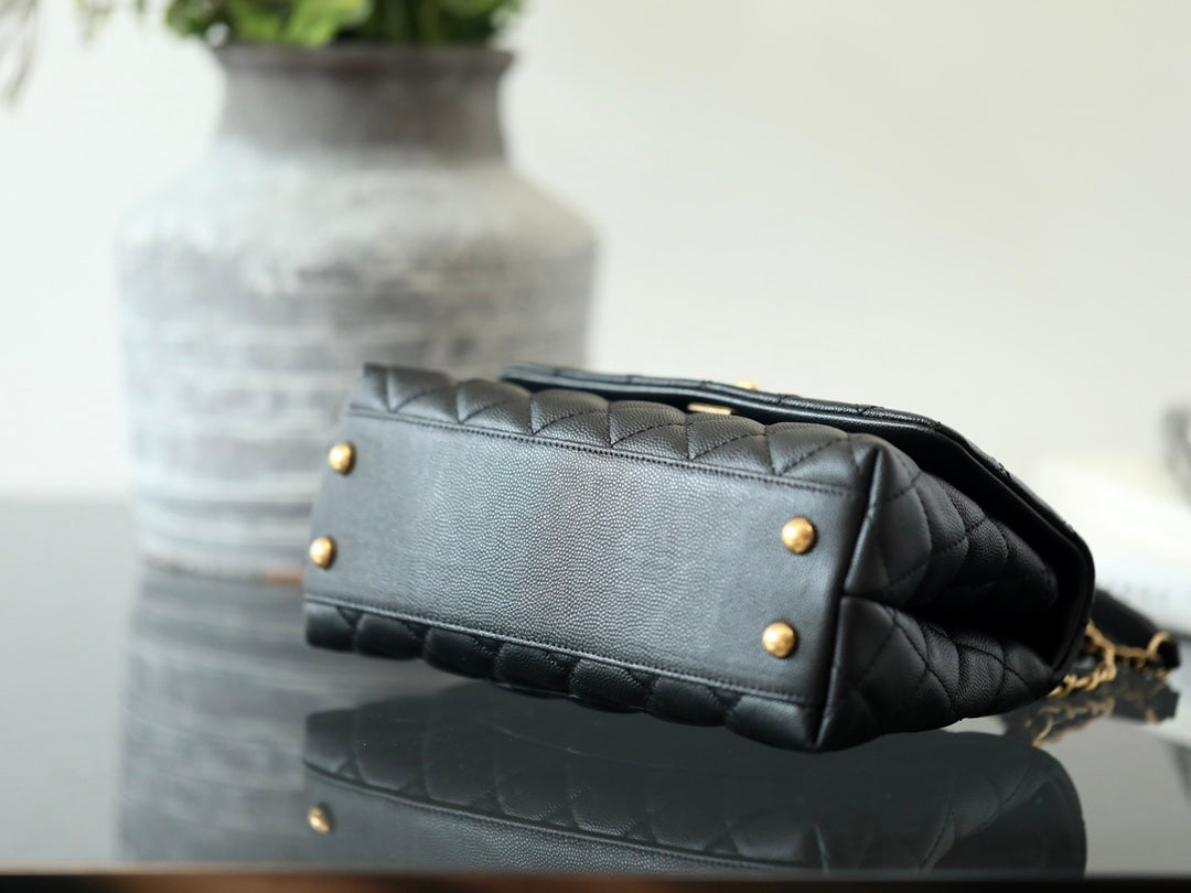 Griffklappe gesteppt Kaviar Goldfarben klein Schwarz