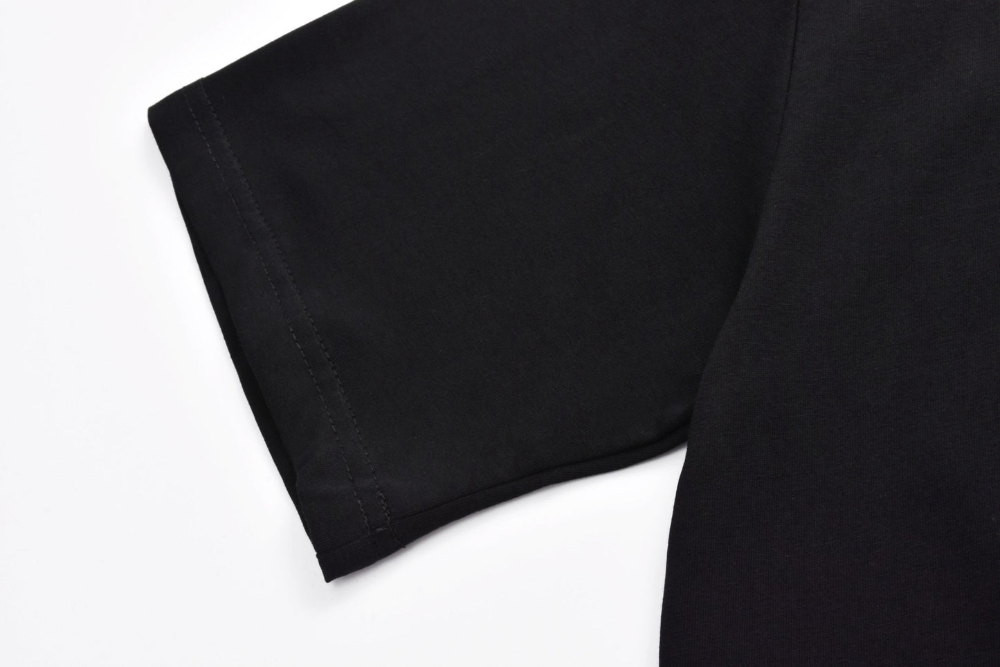 T-Shirt mit Loe-Stickerei