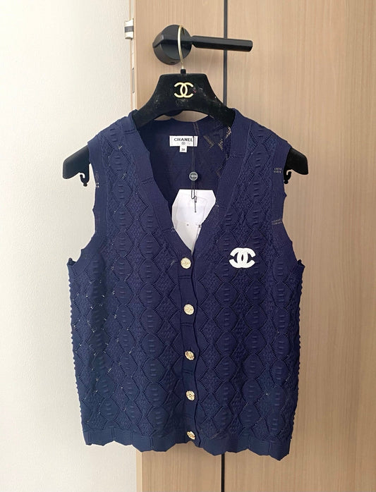 knitted vest