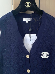 knitted vest